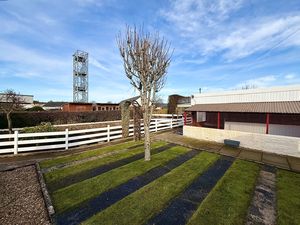 Photo 11- click for photo gallery